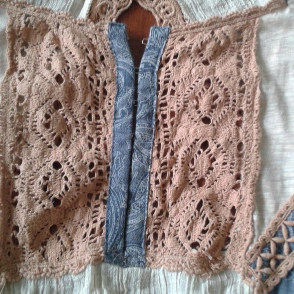Multi fabric and pattern top - Picture 4 of 6